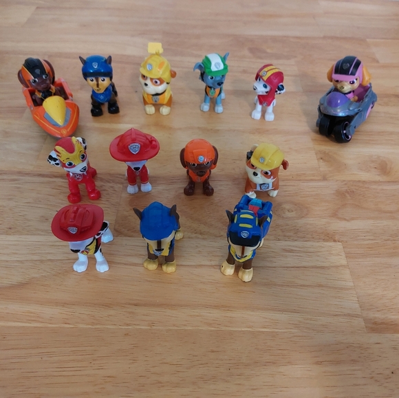13 Paw Patrol Figures - Picture 5 of 5